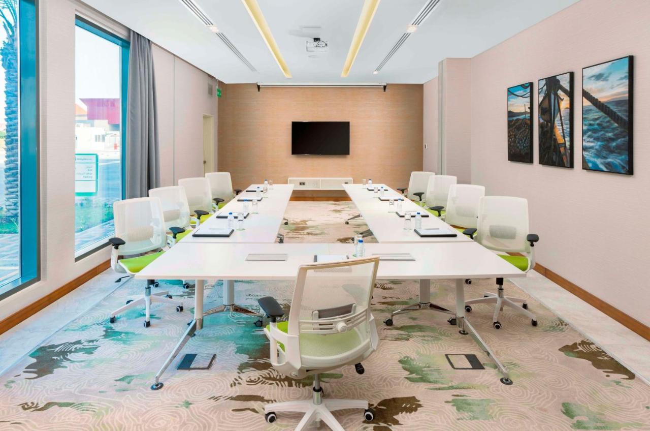 Holiday Inn & Suites Al Jubail By Ihg Al Fanatir Bagian luar foto