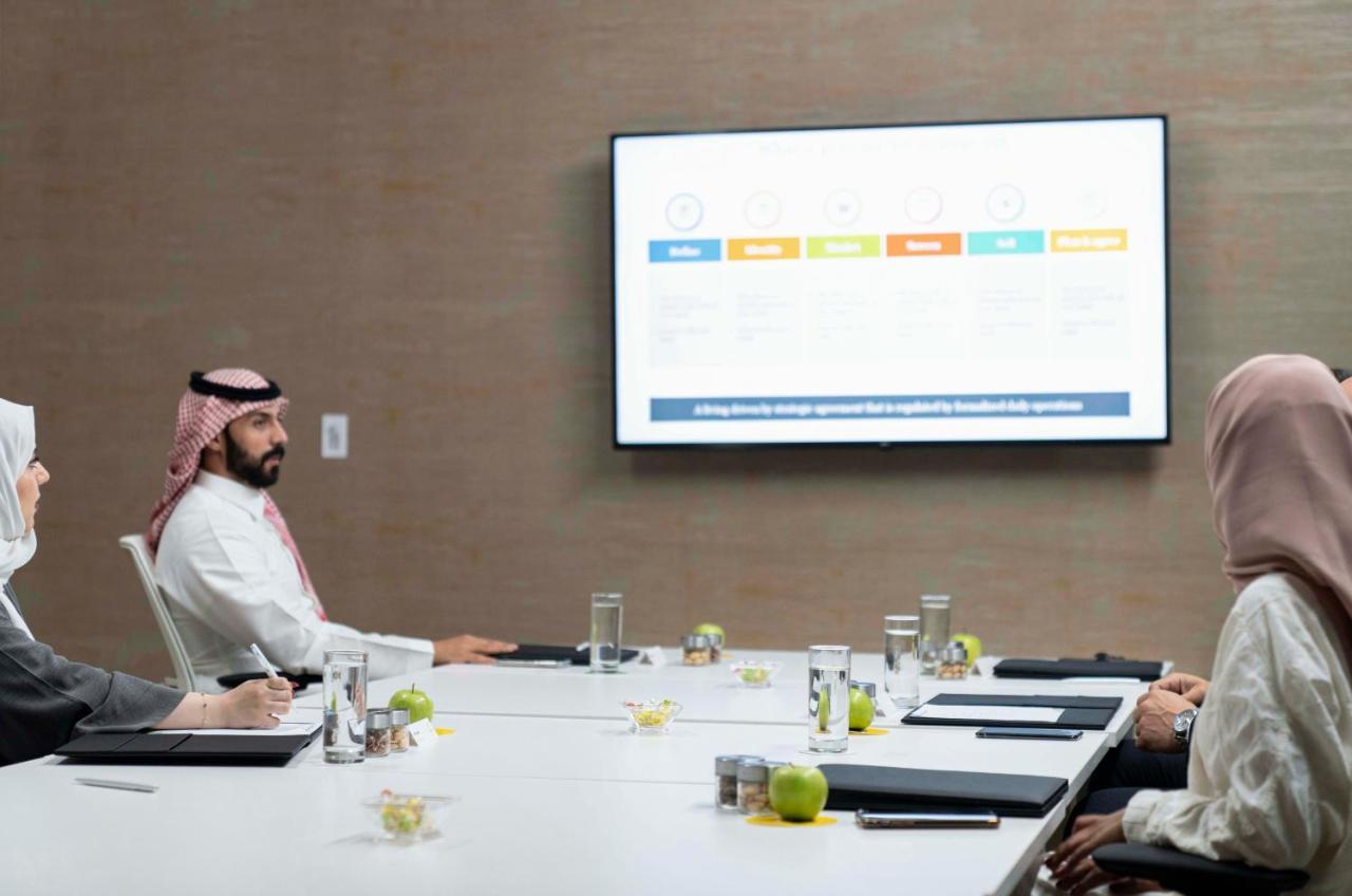 Holiday Inn & Suites Al Jubail By Ihg Al Fanatir Bagian luar foto