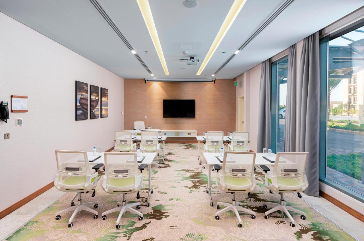 Holiday Inn & Suites Al Jubail By Ihg Al Fanatir Bagian luar foto