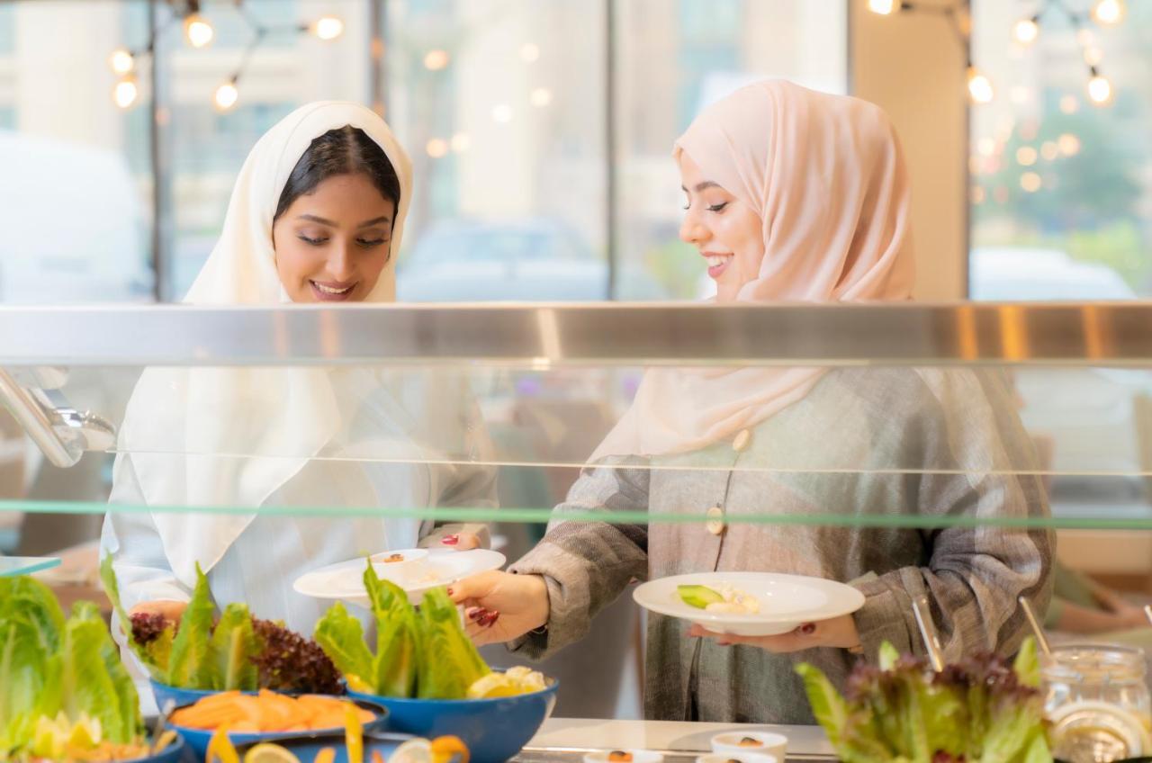 Holiday Inn & Suites Al Jubail By Ihg Al Fanatir Bagian luar foto
