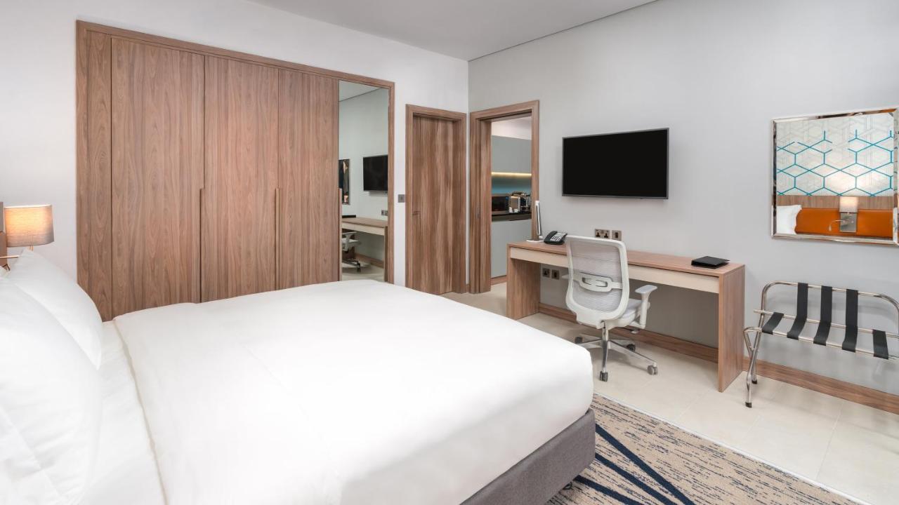 Holiday Inn & Suites Al Jubail By Ihg Al Fanatir Bagian luar foto