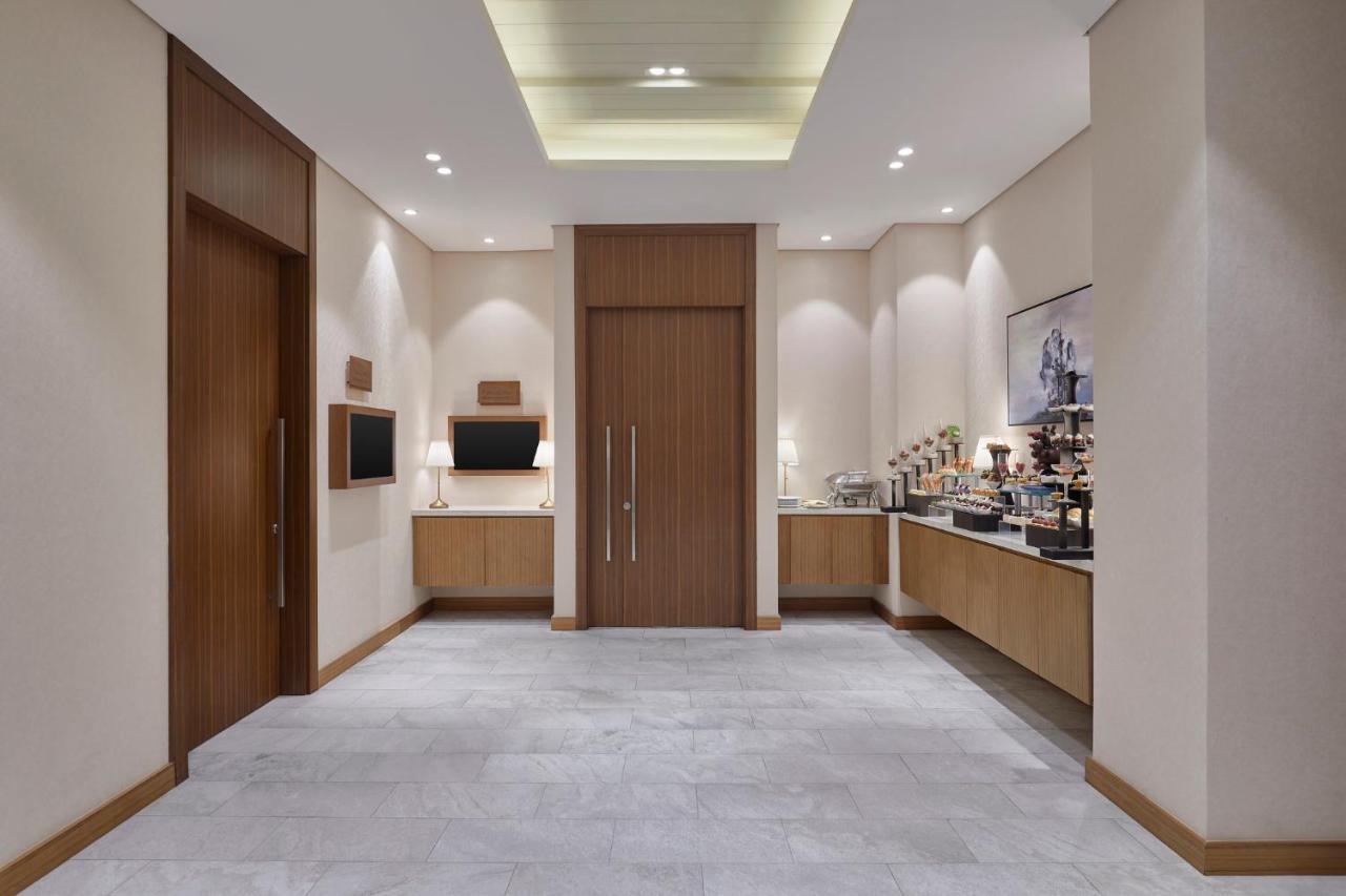 Holiday Inn & Suites Al Jubail By Ihg Al Fanatir Bagian luar foto