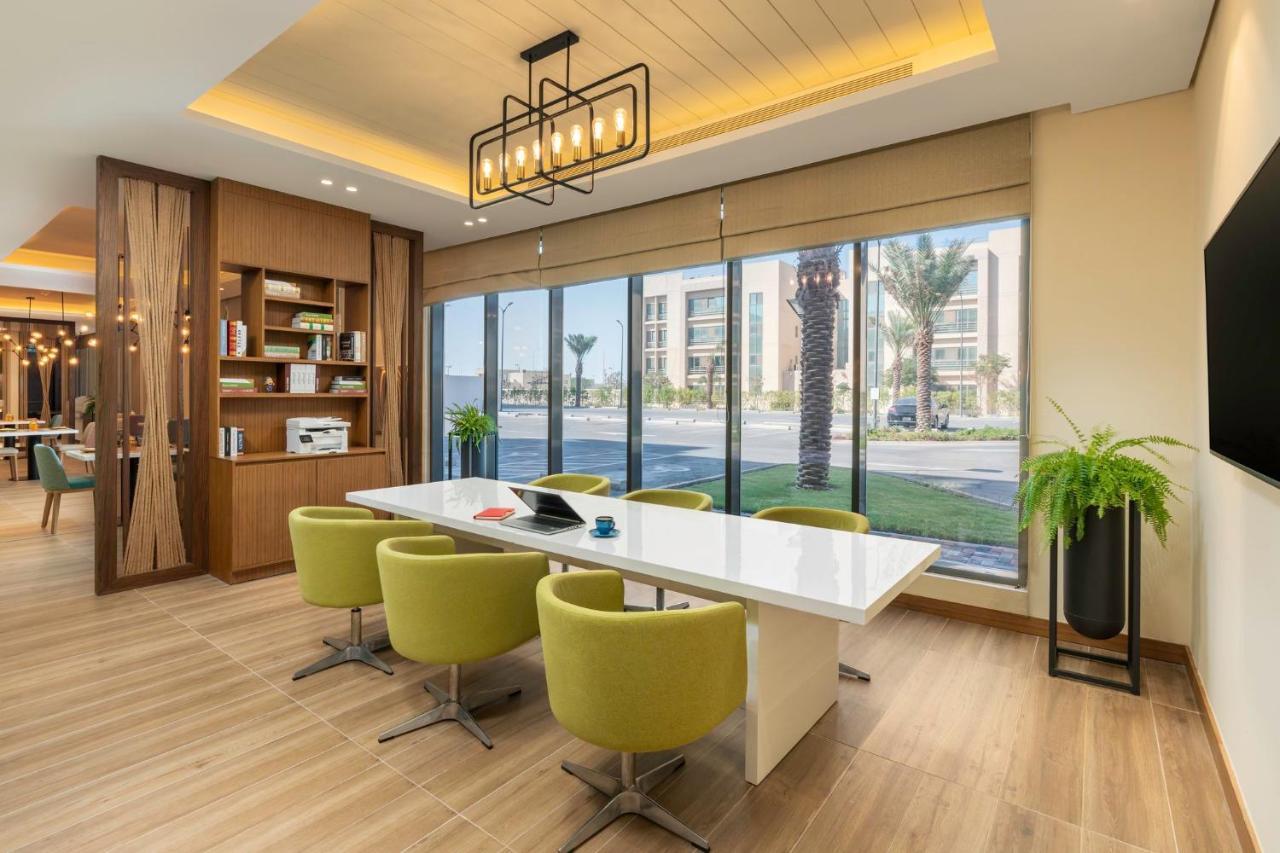 Holiday Inn & Suites Al Jubail By Ihg Al Fanatir Bagian luar foto