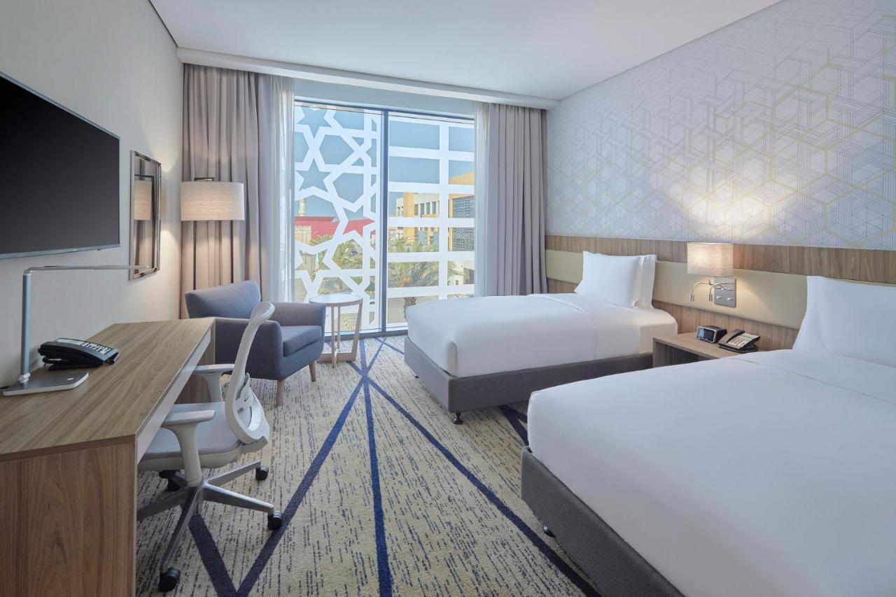 Holiday Inn & Suites Al Jubail By Ihg Al Fanatir Bagian luar foto