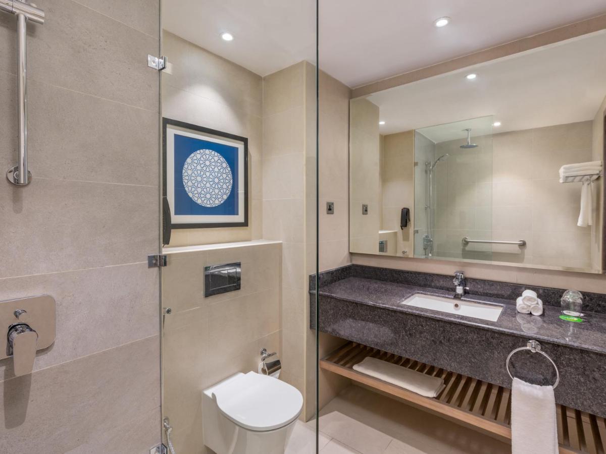 Holiday Inn & Suites Al Jubail By Ihg Al Fanatir Bagian luar foto